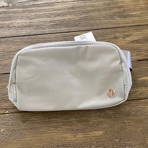NWT Lululemon Wear Everywhere Belt Bag Silver Drop Light Gray